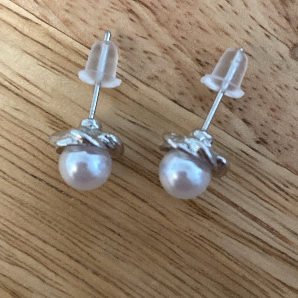 pearl knot stud earrings NEW post back delicate - Picture 5 of 8